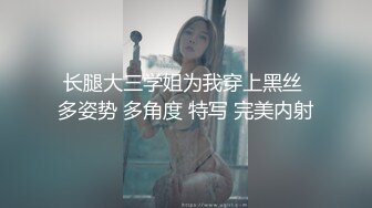 出租屋二房东通风管道透气孔偷拍气质眼镜女租客洗澡蹲着用花沙洗逼逼